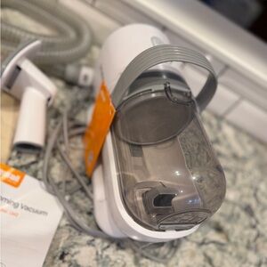 Pet Grooming Vacuum— brush, clippers, nail grinder and more! LIKE NEW!